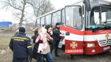 Ukrayna'da kadın ve çocuklar, tahliye ediliyor