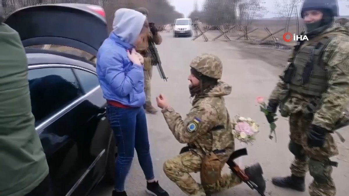 Ukraynalı askerden sevgilisine evlilik teklifi #4