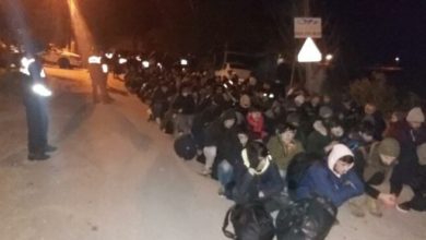 Urla'da bir kamyon kasasında 152 göçmen yakalandı