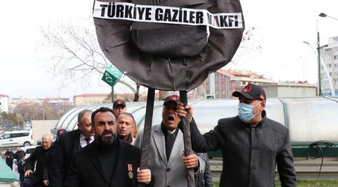 Uzmanlar Birliği: Tabipler Birliği’nden Türk kelimesi kaldırılsın