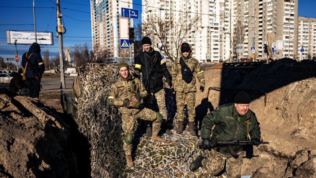 Yurt dışındaki Ukraynalılar, Rusya'ya karşı savaşmak için ülkelerine dönüyor