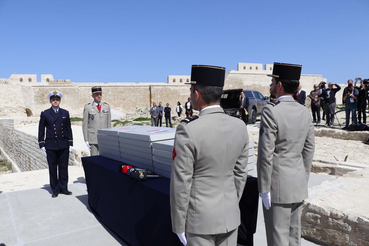 Çanakkale de 107 yıl sonra bulunan 17 Fransız askerin kemikleri defnedildi #5