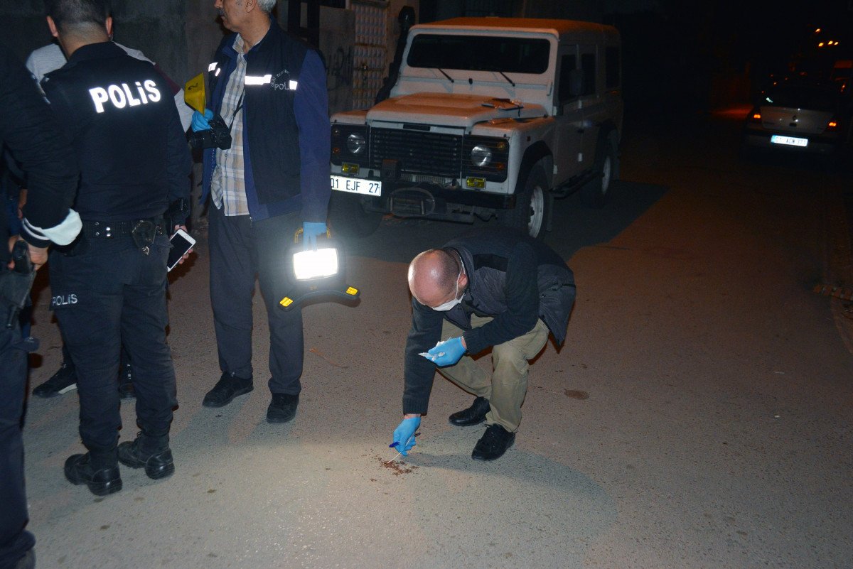 Adana’da bir genç yürürken başından vuruldu #3