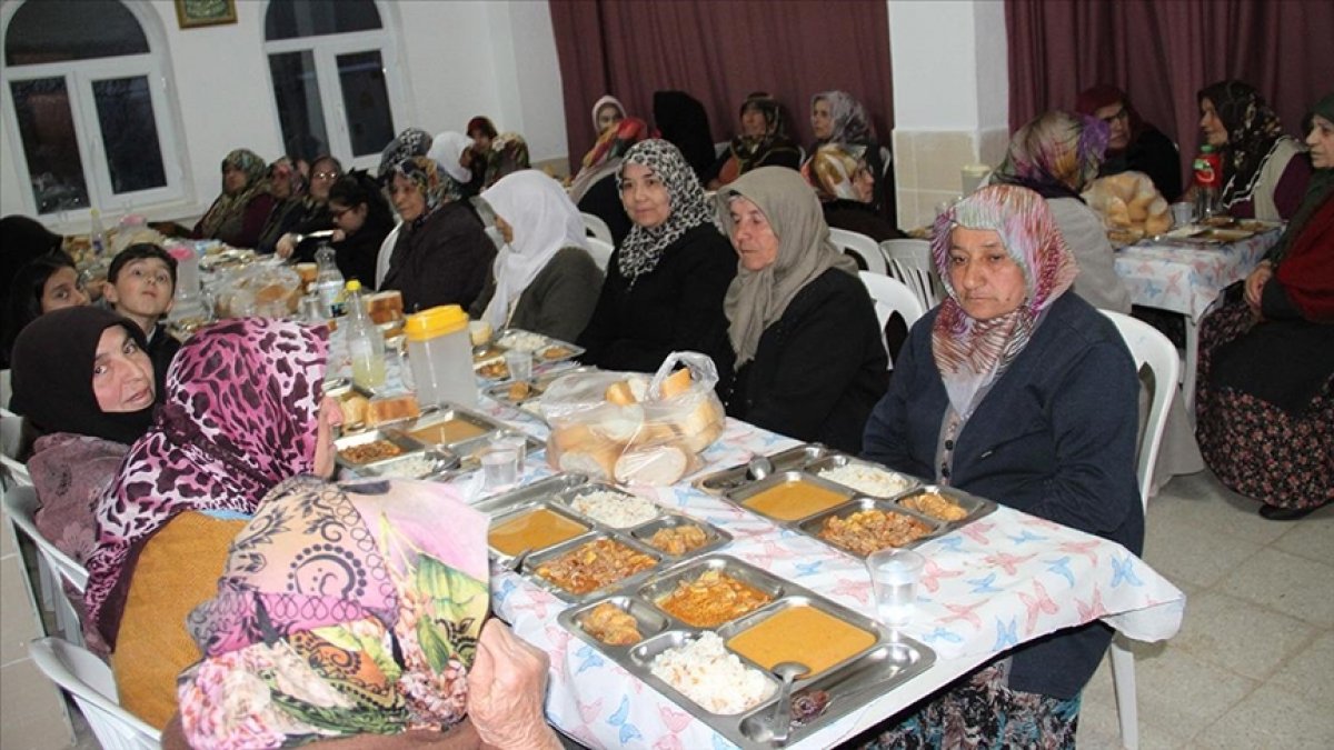 Yozgat ta 30 yıldır tek sofrada iftar yapılan köy #1