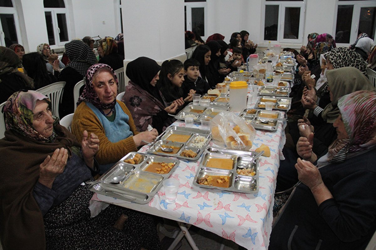 Yozgat ta 30 yıldır tek sofrada iftar yapılan köy #3