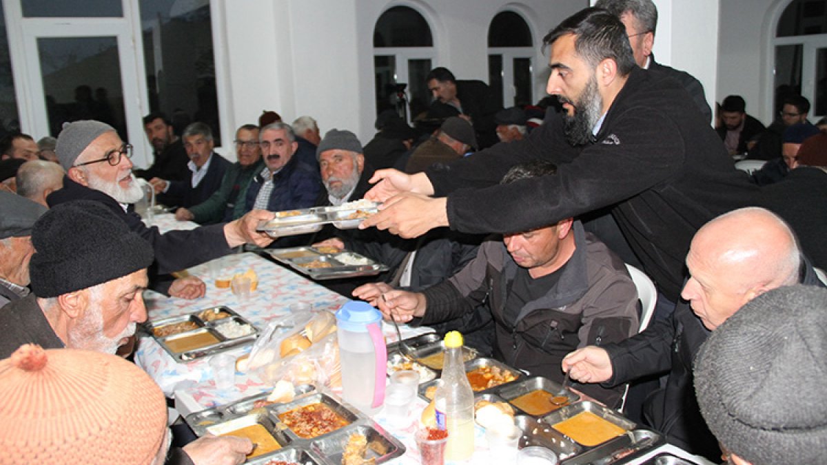 30 yıldır tek sofrada iftar yapılan köy