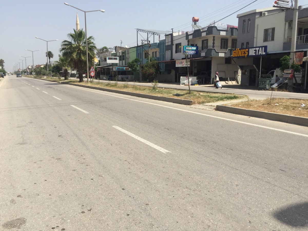 Adana’da 4 yaşındaki çocuk taksiye çarpıp hayatını kaybetti #4