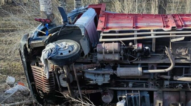Ağrı'da kamyon şarampole devrildi: 2'si çocuk 5 ölü