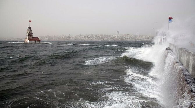 AKOM'dan İstanbul için fırtına uyarısı