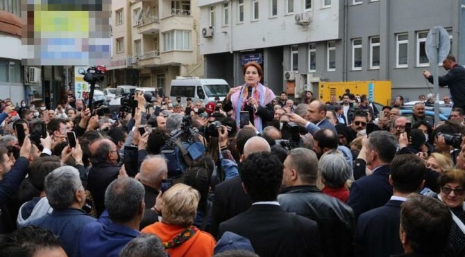 Akşener, İzmir'de esnafın derdini dinledi