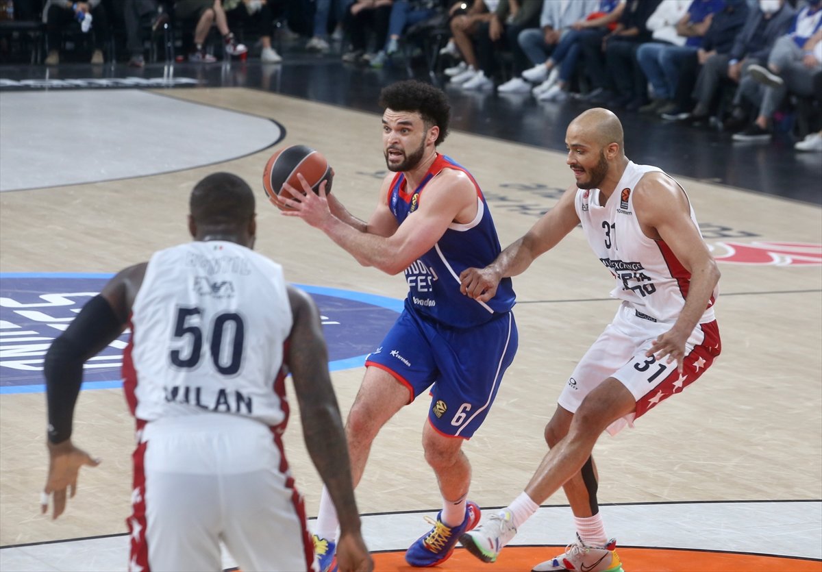 Anadolu Efes EuroLeague çeyrek finalinde Milan a karşı 2-1 öne geçti #4