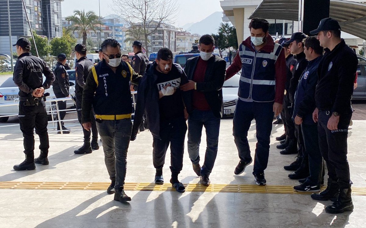 Antalya da husumetli aileler arasında kavga: 14 yaralı #1