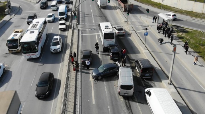 Arnavutköy’de 6 araç birbirine girdi