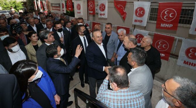 Bakan Çavuşoğlu'ndan MHP'ye ziyaret