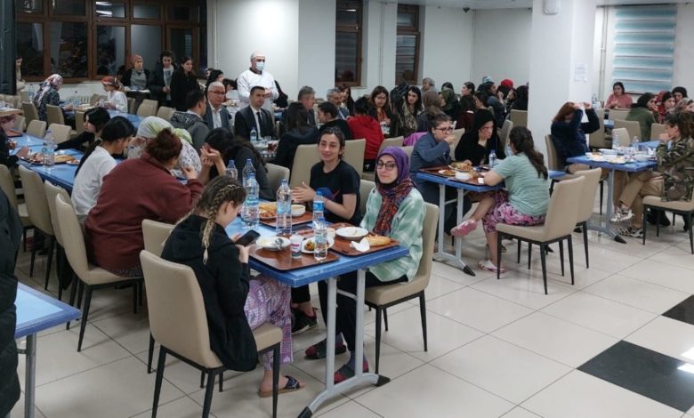 Bakan Kasapoğlu öğrencilerle iftar yaptı