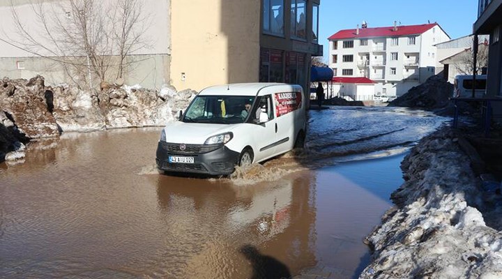 Bingöl ve Hakkari’de sokaklar sular altında!