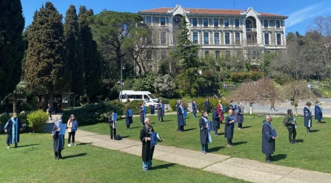 Boğaziçili akademisyenlerin nöbeti sürüyor