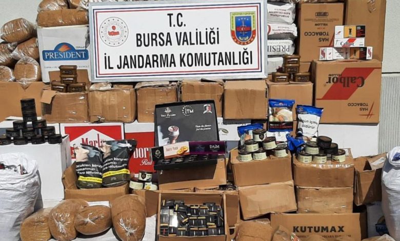 Bursa'da yüz binlerce liralık kaçak ürünler ele geçirildi