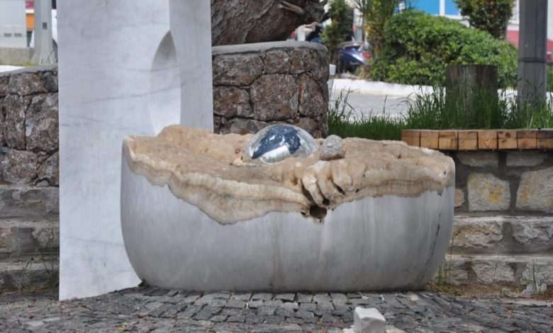 Datça'da heykelin aynasını kıran çocuktan şikayetçi olunmadı