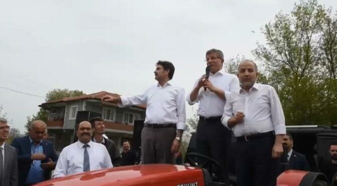 Davutoğlu'ndan traktör üstünde fındık mesajı