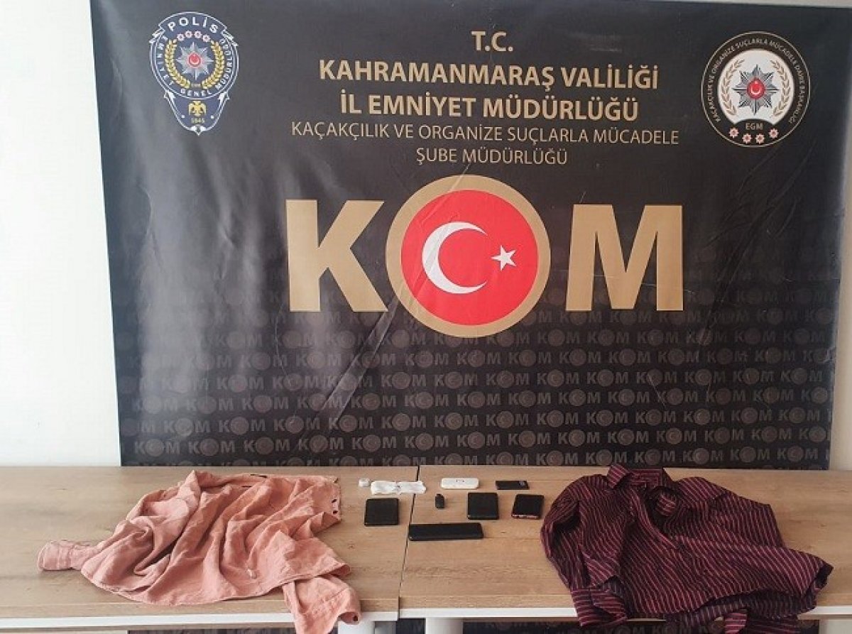 Kahramanmaraş’ta ehliyet sınavındaki kopyacılar, düzenekleri ile yakalandı #2