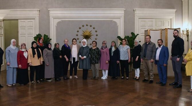 Emine Erdoğan, yaşlı ve engelli yakınlarına bakan ailelerle iftar yaptı