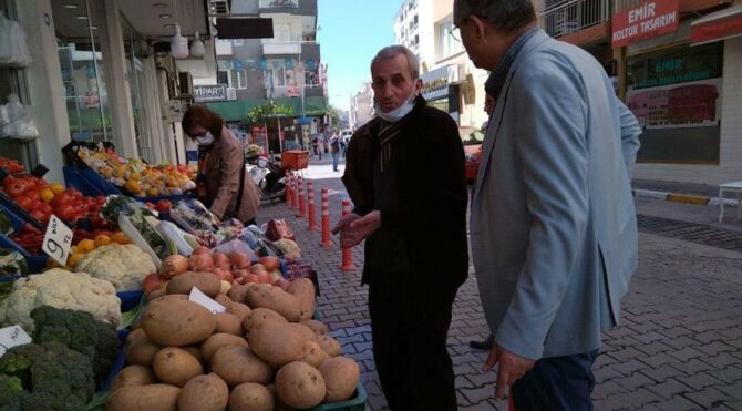 "En az 100 aile İzmir’deki üç büyük pazardan topladığı artıklar ile besleniyor"