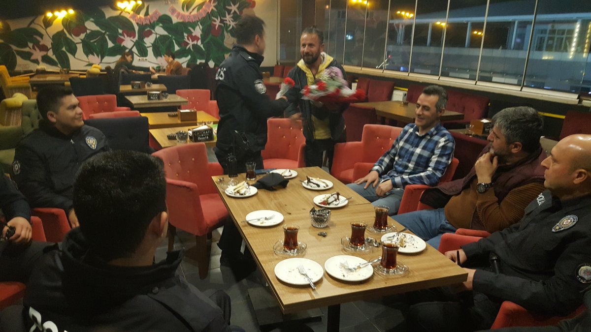 Erzincan da polis ekiplerine ‘Bıçaklı kavga var’ deyip pastalı sürpriz yaptılar #1