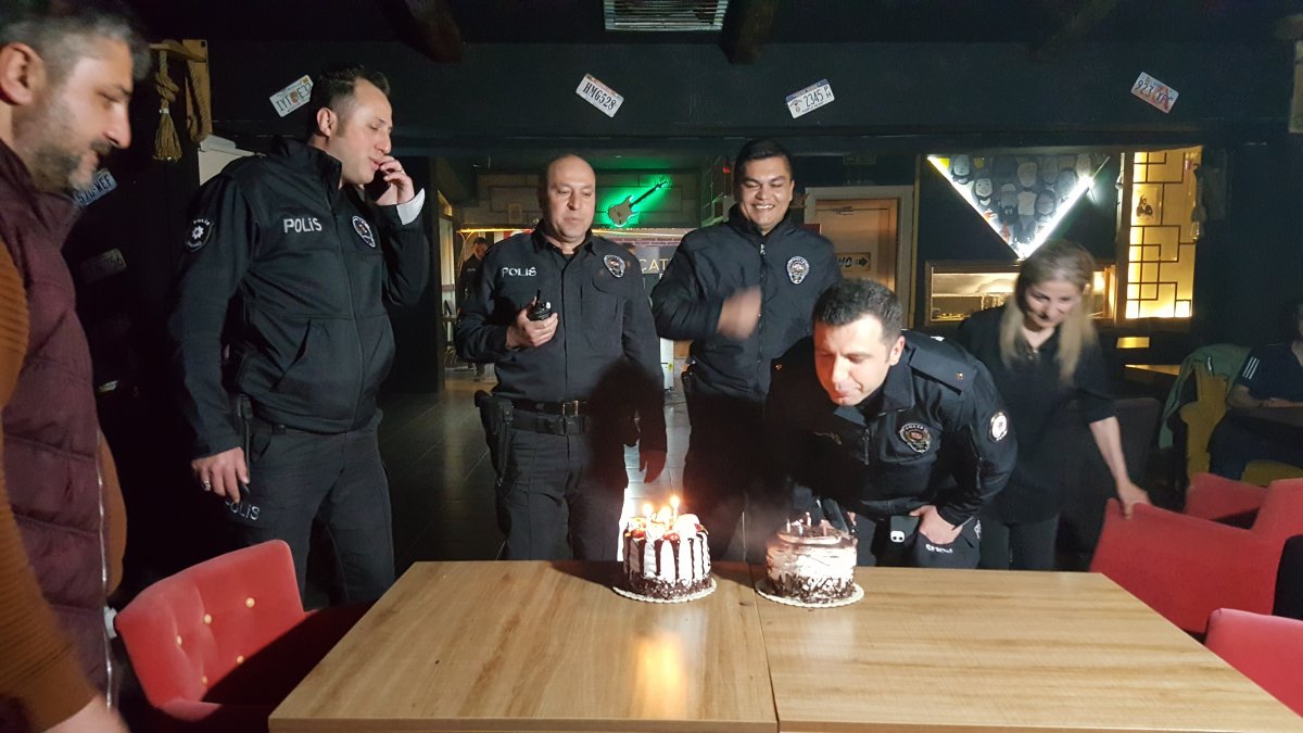 Erzincan da polis ekiplerine ‘Bıçaklı kavga var’ deyip pastalı sürpriz yaptılar #2