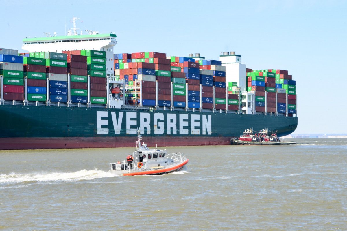 Evergreen in bir gemisi daha karaya oturdu #1