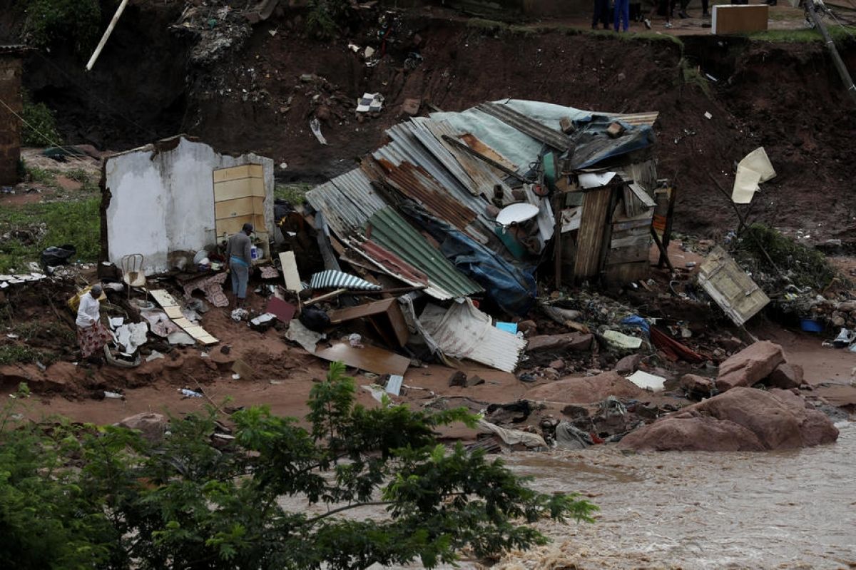 Güney Afrika da sel felaketi: Can kaybı 253 e yükseldi #1