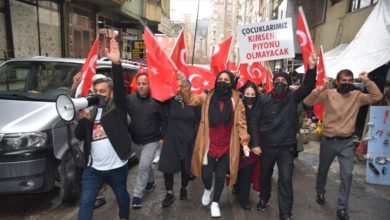 Hakkari'de HDP önünde gösteri düzenlendi