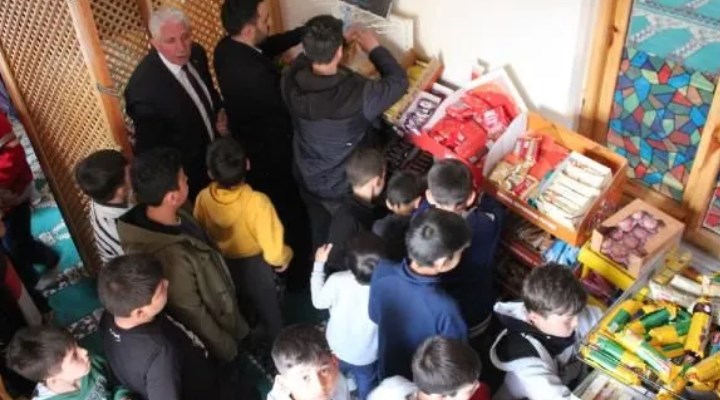 İmam, çocukları camiye çekmek için market açtı: 6'dan 140'a çıktı