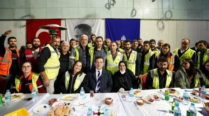 İmamoğlu, metro çalışanlarıyla iftar yaptı