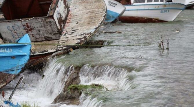 İstanbul'a su sağlayan iki baraj taştı