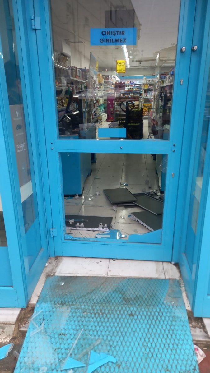 İstanbul da hırsızlar 2 ayrı marketi soydu #2