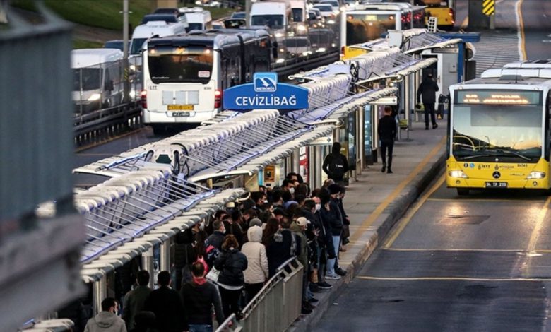 İstanbul'da öğrencilere ulaşım zammına karşı AK Parti harekete geçti