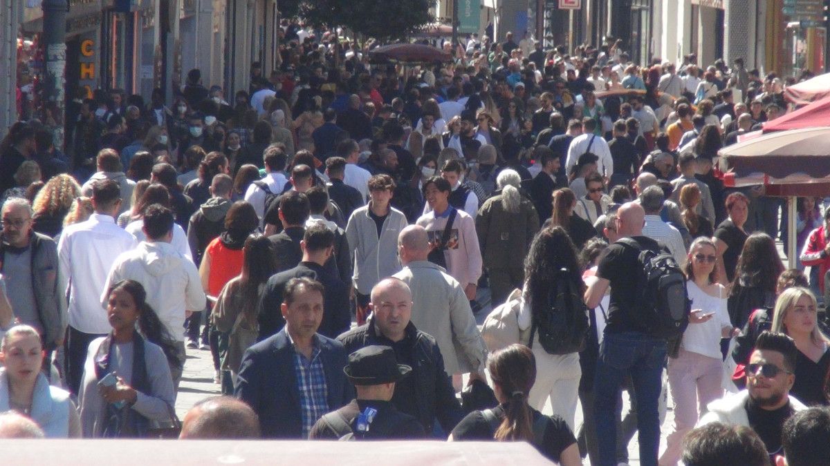 İstiklal Caddesi ve Taksim de bahar yoğunluğu #3