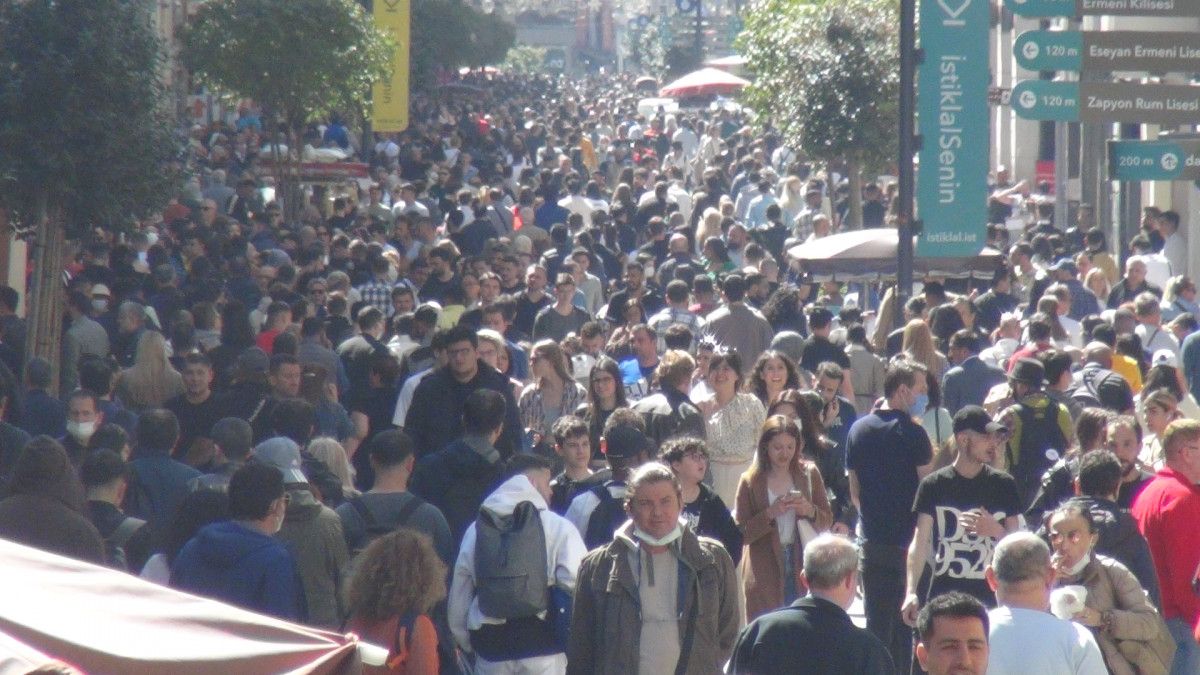 İstiklal Caddesi ve Taksim de bahar yoğunluğu #4