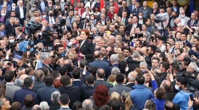 İzmir'de 'Meral Akşener' coşkusu