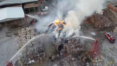 İzmir'deki kağıt depolama alanında yangın