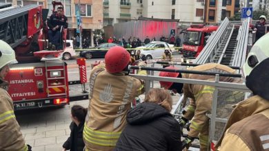 Kadıköy’de istinat duvarı çöktü, 5 katlı bina tahliye edildi