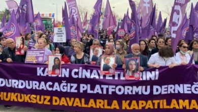 Kadınlar, kapatma davasına karşı Kadıköy'de buluştu