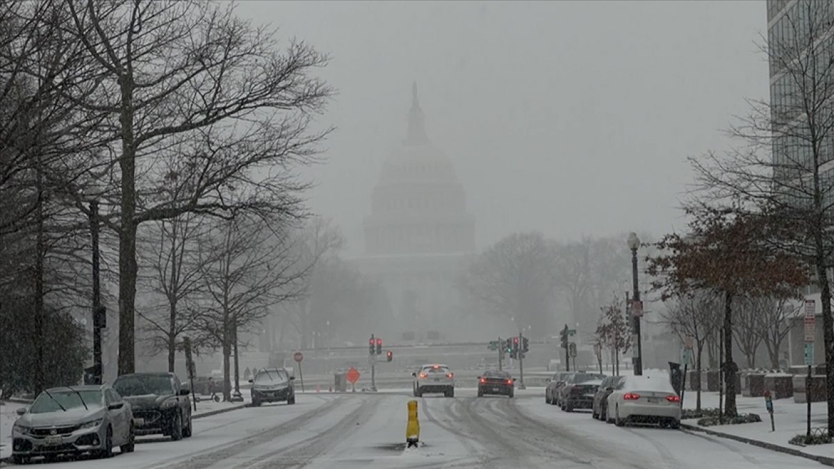 ABD de kar fırtınası 300 bin kişiyi elektriksiz bıraktı #1