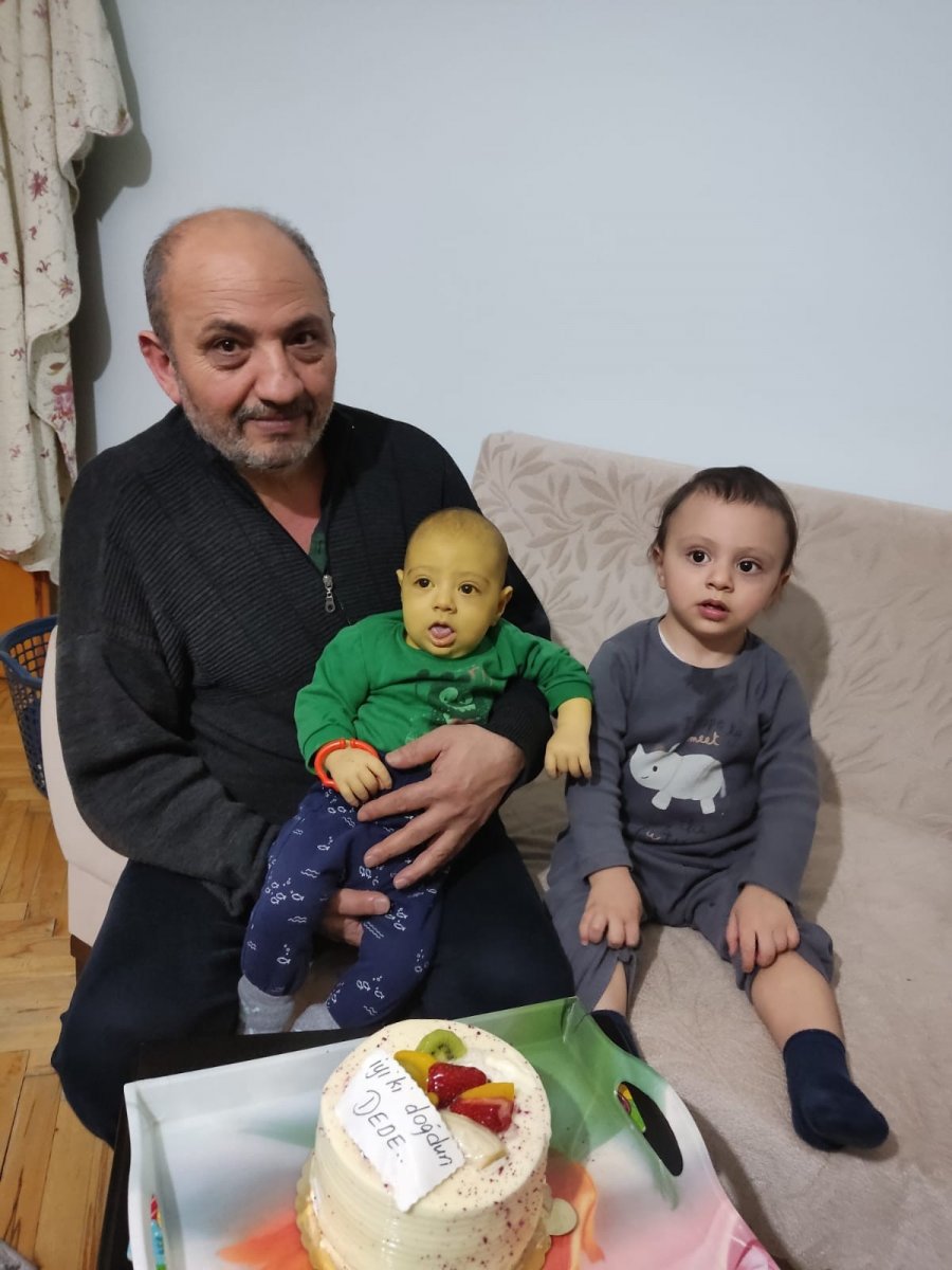 İzmir de, karaciğer yetmezliği olup 2 kez korona atlatan bebek hayata tutundu #4