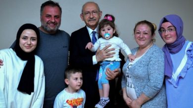 Kılıçdaroğlu, İstanbul’da elektriksiz aileyi ziyaret etti