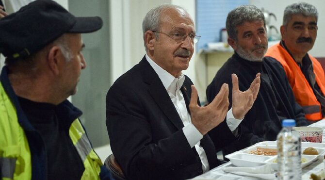 Kılıçdaroğlu, konut inşaatında çalışan işçilerle iftar yaptı