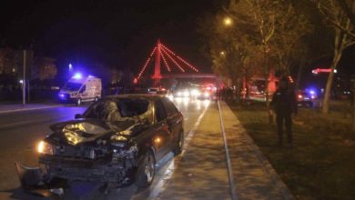 Konya'da karşıya geçmek isteyen 2 gence otomobil çarptı