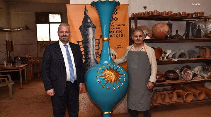 Menemen Belediyesi'nden Cumhurbaşkanı Erdoğan'a 2,5 metrelik vazo