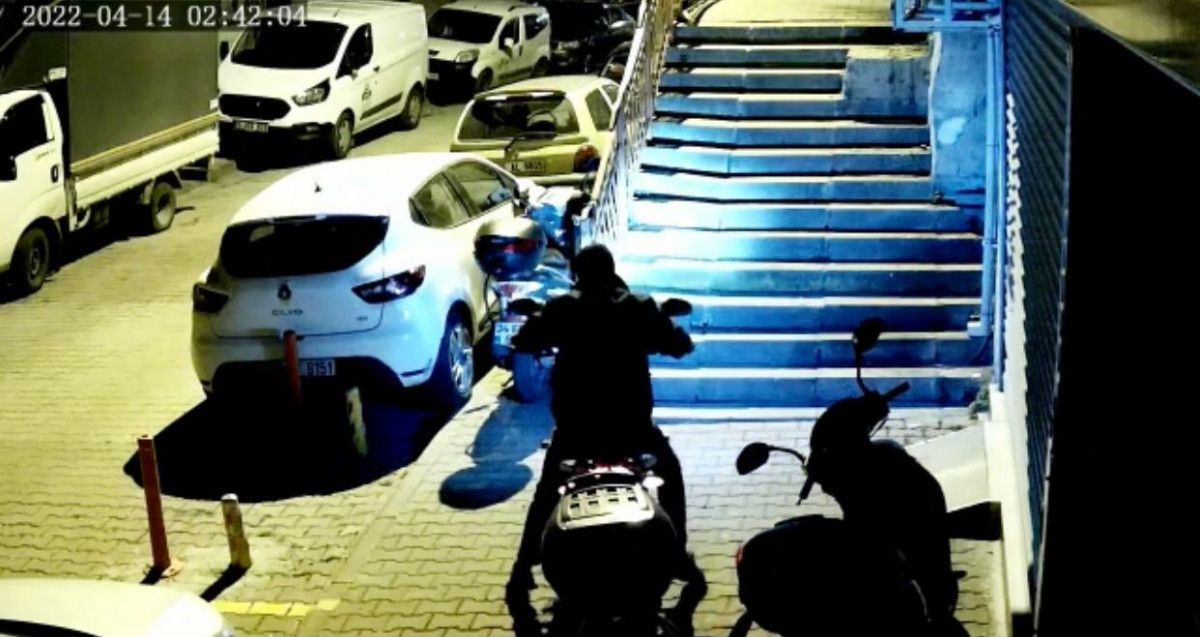 Kağıthane deki motosiklet sahibi, hırsızın üzerine atladı #3